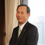 新入社員に訓示を行う工藤社長 新入社員に訓示を行う工藤社長