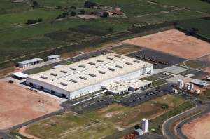 日立建機、ブラジルで合弁工場が完成