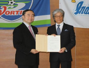 ▲飯泉・徳島県知事（左）と内航総連の上野会長