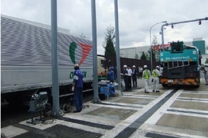 近畿運輸局、尼崎でディーゼル車合同取り締まりを実施