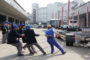 日通商事、新座柳瀬高校1年生35人が東京製作所を見学