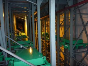 サッポロビール、千葉工場で自動ラック倉庫制振装置導入