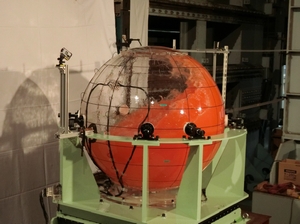 海技研、LNG船の球形タンク強制動揺実験を公開