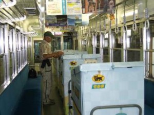 国交省、旅客鉄道の貨物輸送利用を検討