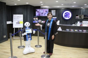 佐川急便、東京駅構内にヒト型ロボット導入