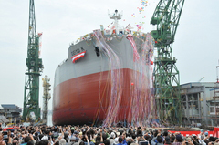 川崎重工、55型ばら積運搬船の命名・進水式