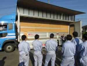 神奈川県ト協、横須賀工業高校で物流出前事業