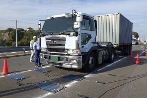 積載 取り締まり 過 大型・特殊車両や危険物積載車両を運転される方々へ