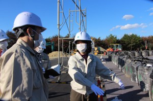 丸川環境相、福島県の中間貯蔵施設保管場を視察