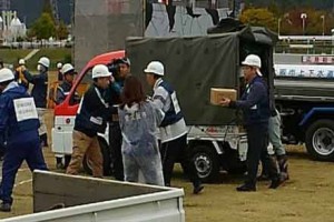 赤帽大阪、防災訓練参加し、救援物資を運ぶ