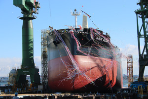 川崎重工、省エネタイプの55型ばら積み船が進水