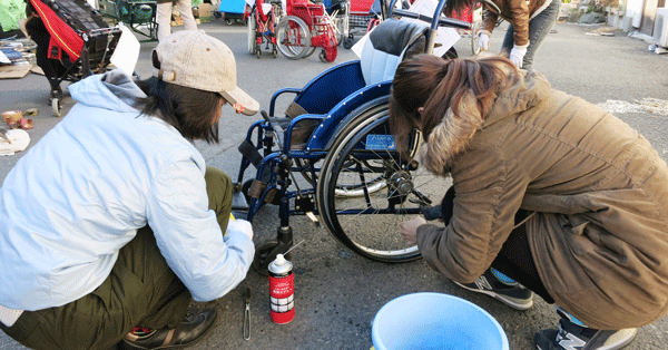 商船三井、フィリピン向け子供用車いすを無償輸送