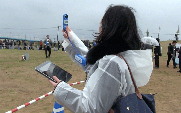 現地で観測するウェザーニューズのスタッフ