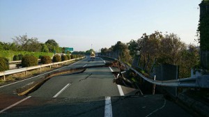 九州自動車道（益城熊本空港IC～御船IC） 177.8kp付近　土工部盛土法面・路面の被害状況