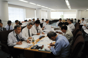 4月15日から行っている災害対策本部の打ち合わせのようす