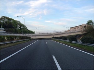 九州自動車道 緑川PA（御船IC～松橋IC） 跨道橋（県道32号小川嘉島線 府領第一橋）の被害状況