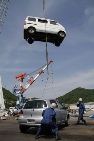 ツネイシCバリューズ、廃車40台を海上輸送しリサイクル1