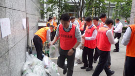 日通、JR新橋駅周辺で社員183人が清掃活動