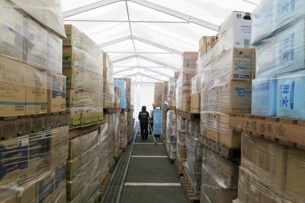 WFP、熊本被災地へ大型可動式倉庫5棟を提供1