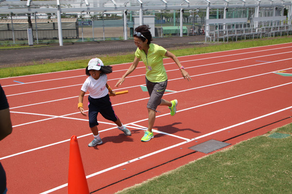 SGHD、有森裕子さんら招き子供達にスポーツ体験.