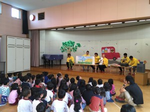 静岡県ト協、園児らにトラックの絵本読み聞かせ会2