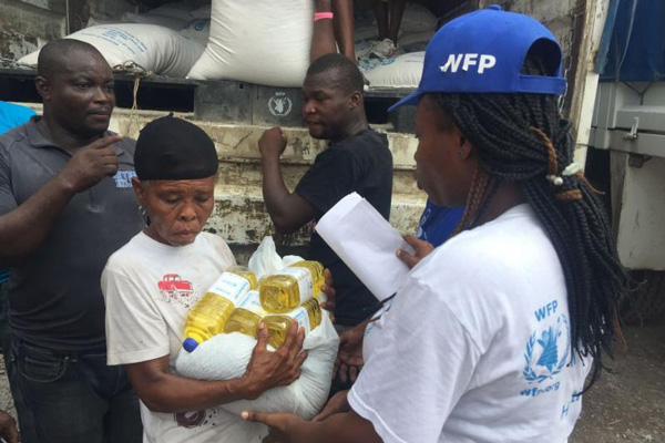 国連WFP、ハリケーン「マシュー」の被災者支援で物資輸送