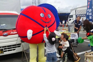 赤帽京都府、トラックまつりで｢あかぼうくん｣PR