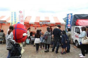 赤帽大分県、ラジオ祭りで｢あかぼうくん｣PR