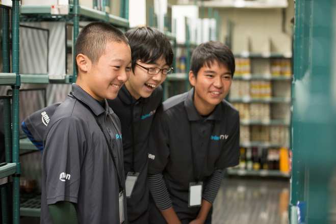 アマゾンの世田谷物流拠点で中学生が職場体験