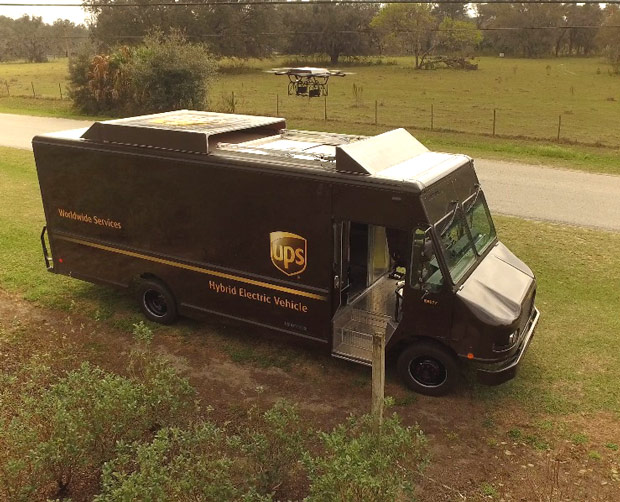 Upsが宅配実験 移動中のトラックからドローン離発着