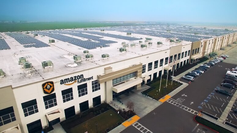 米アマゾン、50の物流施設に太陽光パネル敷設