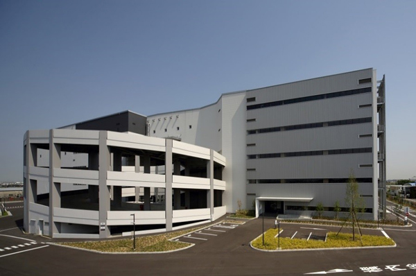 アマゾン 大阪に西日本初のファッション専用物流拠点開設