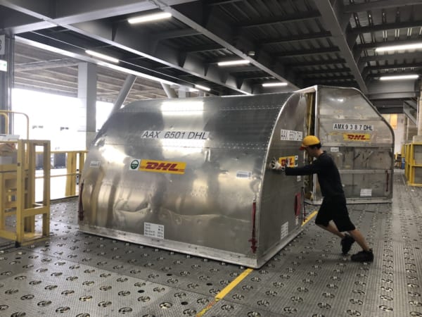 成田にラグビーNZチームの貨物5t着、輸送はDHL | LOGISTICS TODAY