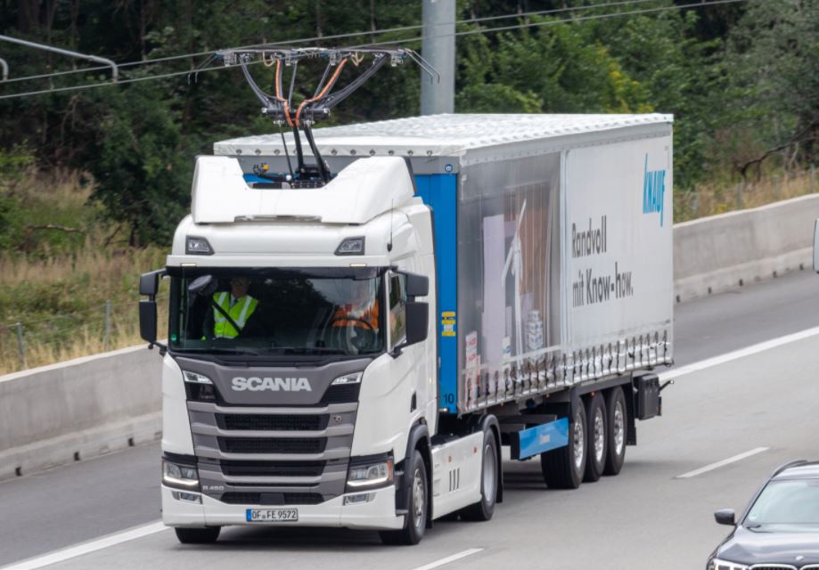 スカニアのパンタグラフ搭載トラック5台が独で稼働 | LOGISTICS TODAY