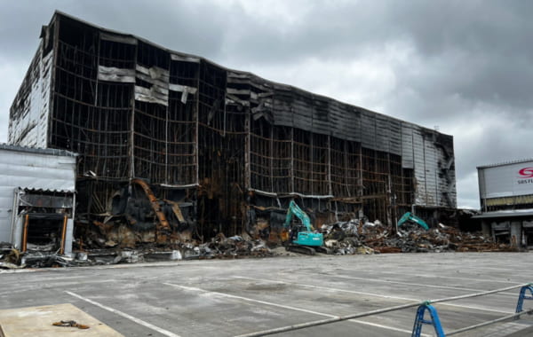 SBSフレックの倉庫火災、92％焼失し「全焼」に | LOGISTICS TODAY