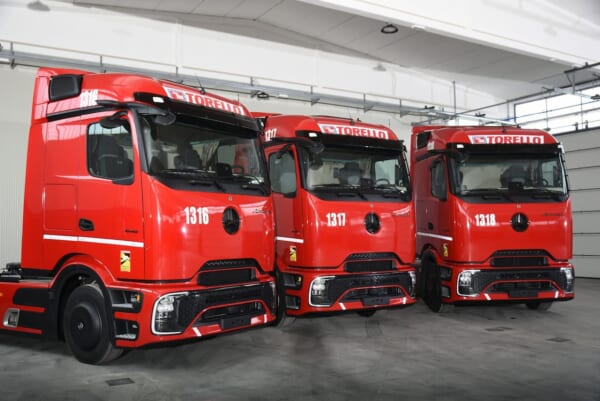 イタリアホーマトーイメルセデスフルトレーラー 1/50 メルセデスベンツ Mercedes Benz 青 ブルー トラック 大型