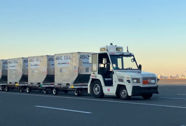 おまとめ　ホンダ シティ と　JAL機内運搬車 JAL、羽田・成田で無人貨物搬送を同時実用化 | LOGISTICS TODAY
