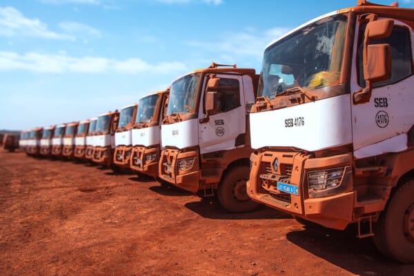 ギニアのボーキサイト港湾輸送にルノー車350台 | LOGISTICS TODAY