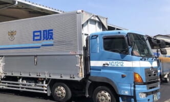 日販が25年2月にコンビニ配送撤退、拠点再編推進